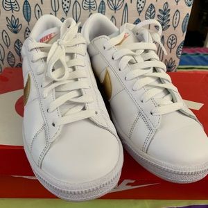 Nike Women’s Tennis Classic shoes